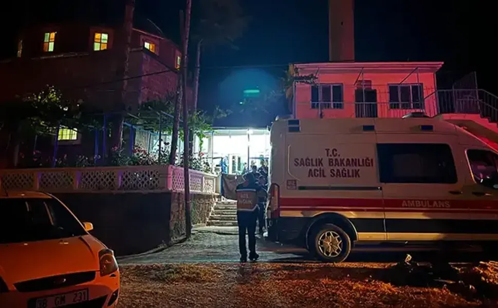 Camide tartıştığı 2 kişiyi bıçaklayarak öldürdü