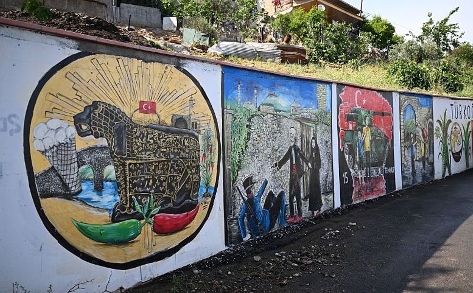 Kahramanmaraş'ta istinat duvarları sanatsal çizimlerle renkleniyor