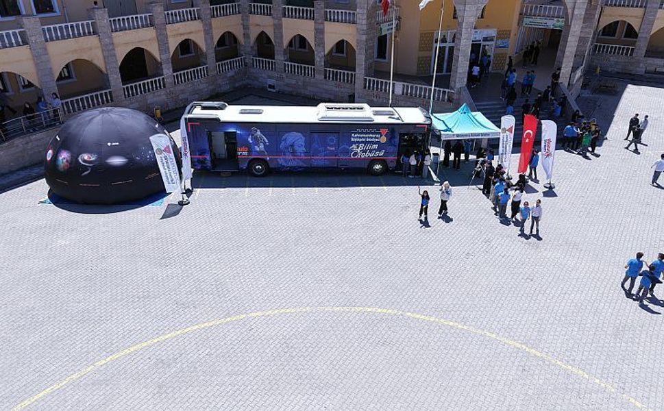 Bilim Otobüsü Elbistan’da Gençleri Keşif Yolculuğuna Çıkardı
