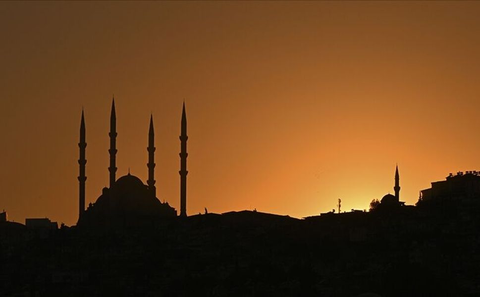 Eserleriyle Yaşayan Bir Edebiyat Mirası
