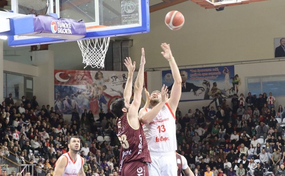 İstiklalspor Basketbol’da kaptan Burak Selen takımdan ayrıldı
