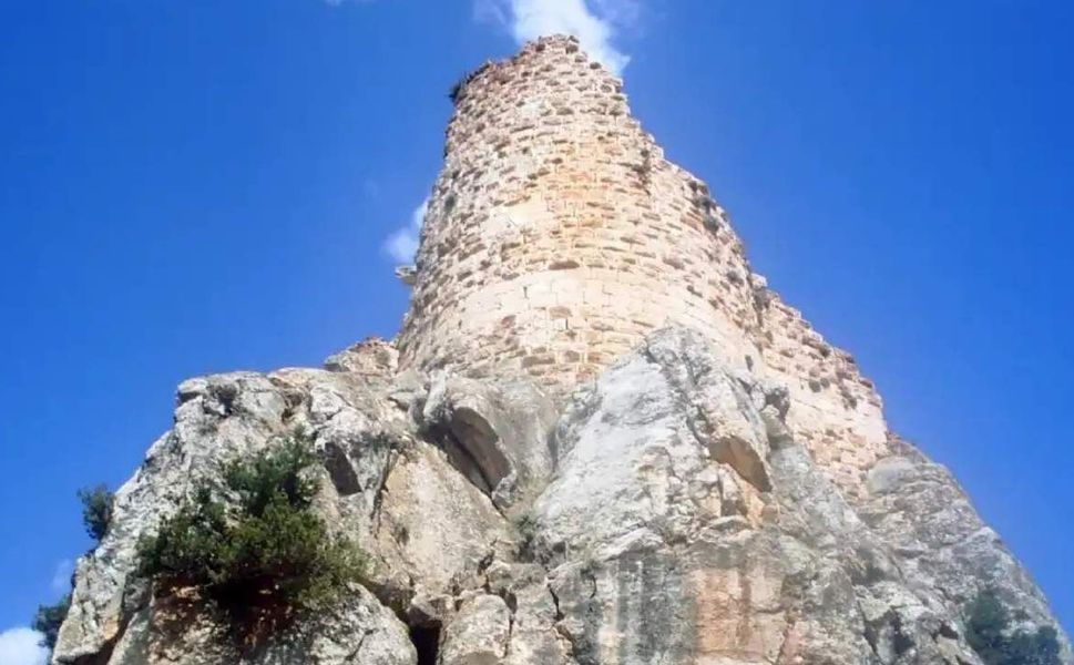 Göksun’da tek bir tepeden tüm bölgeyi izleyen kale