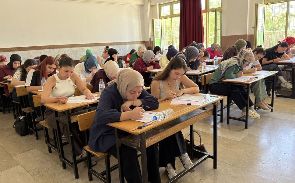 Kahramanmaraş'ta 5 Bin Genç KPSS Denemesinde Ter Döktü
