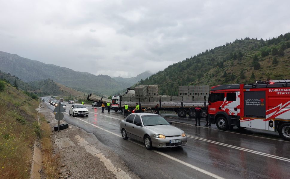 Kahramanmaraş'ta yağış sonrası kaygan yolda TIR’lar çarpıştı: 1 yaralı