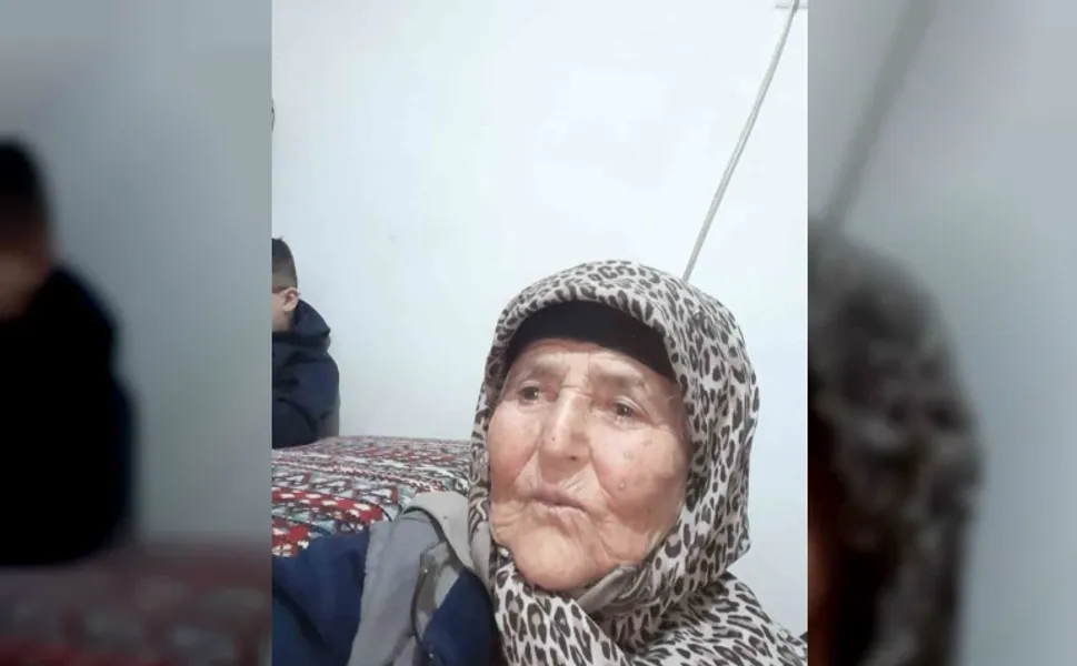 Tarlada uyuyan kadın iş makinesinin altında can verdi