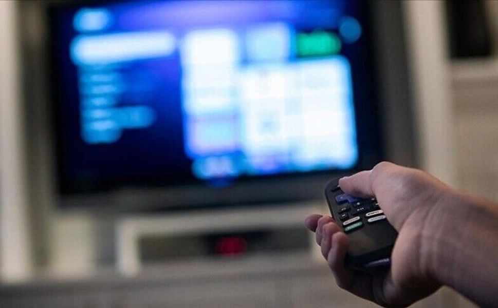 Evliler, bekarlara göre daha çok televizyon izliyor