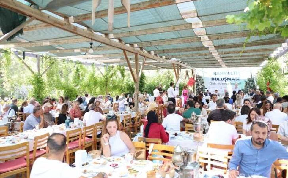 İzmir Kahramanmaraş Kültür Turizm ve Dayanışma Derneği’nden anlamlı buluşma