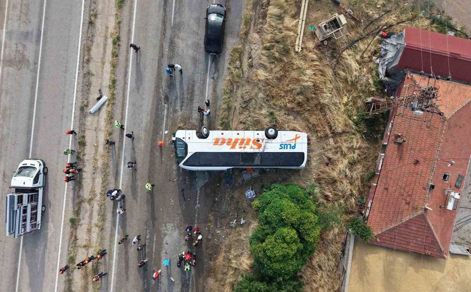 Otobüs kazasında ölen yolcu ve yaralıların kimlikleri belli oldu