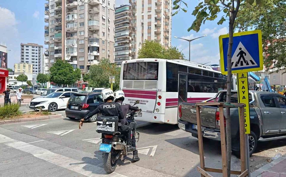 Yolcu minibüsünün yaya geçidinde çarptığı genç kız öldü