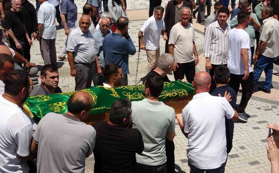 Kardeş katliamında hayatını kaybeden aile son yolculuğuna uğurlandı