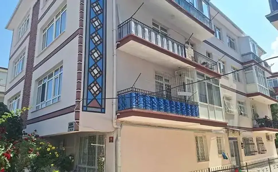 Emekli polis, cezaevinden izinli çıkıp kendisini bıçaklayan oğlunu öldürdü
