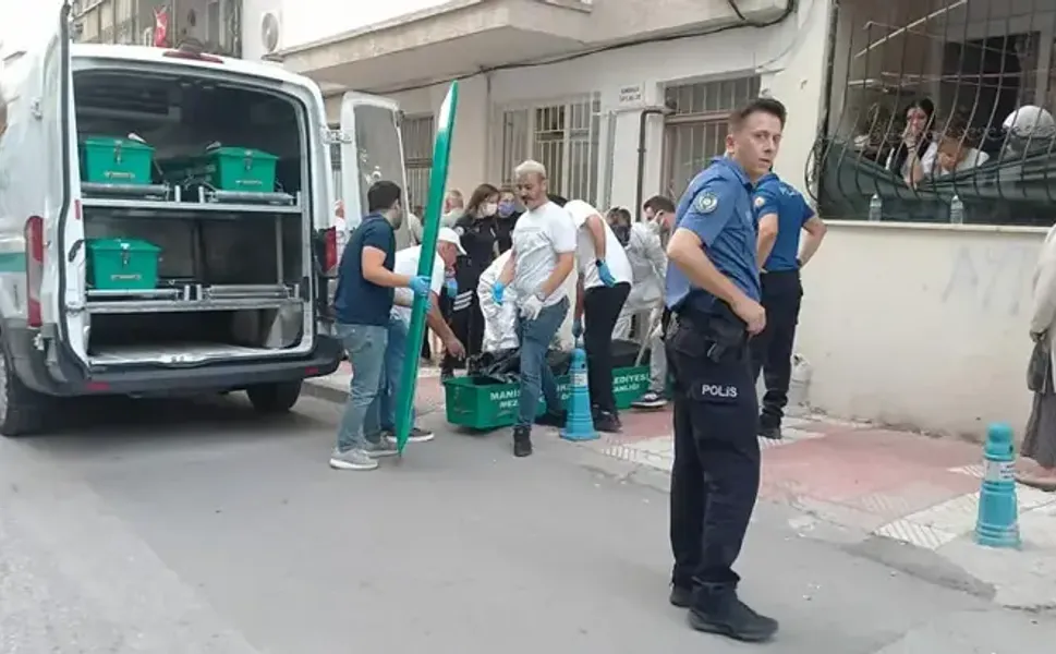 Kötü koku gelen evde, kardeşinin cesediyle 2 gün yaşamış