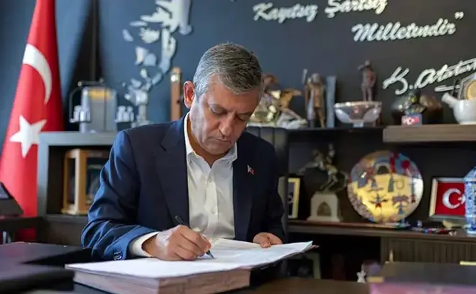 Özgür Özel'in partisinin adı 'Yeni Parti' oldu