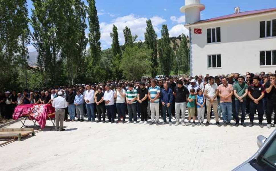 Bolu'daki otobüs kazasında hayatını kaybeden kişi Kahramanmaraş'ta toprağa verildi