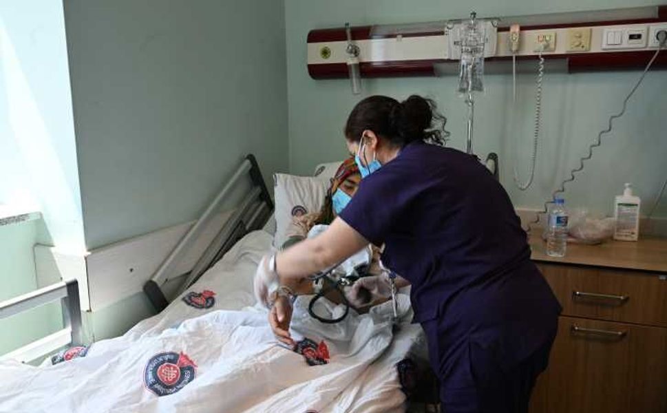 İşitme engelli kadın, kadavradan yapılan böbrek nakliyle diyalizden kurtuldu