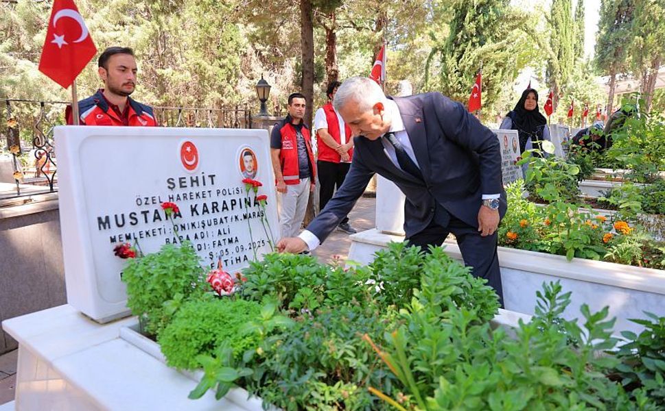 Kahramanmaraş'ta 15 Temmuz anma etkinlikleri şehitlik ziyaretiyle başladı