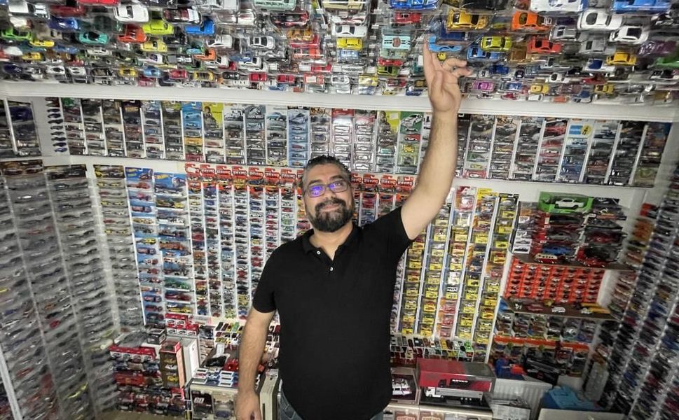 Böylesi görülmedi, evinde 15 bin maket otomobiliyle yaşıyor