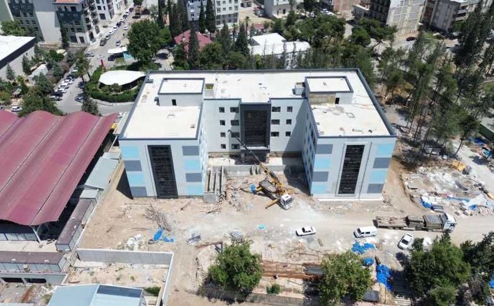 Kahramanmaraş Lisesi’nin yeniden inşasında çalışmalar devam ediyor