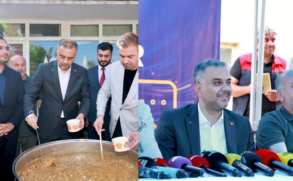 Başkan Toptaş önce aşure dağıttı, sonra vatandaşların sorularını yanıtladı