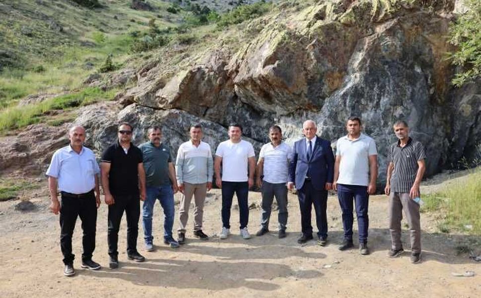 Göksun'da Yıllardır Beklenen Yol İçin İlk Kazma Vuruldu