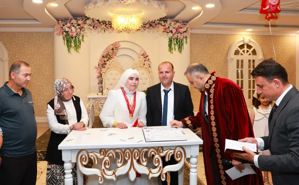 Kahramanmaraş’ta sevgi engel tanımadı: Doğuştan görme engelli iki öğretmen hayatlarını birleştirdi