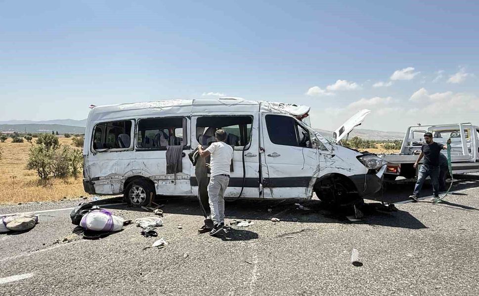 Minibüs kazasında ölü sayısı 5’e yükseldi