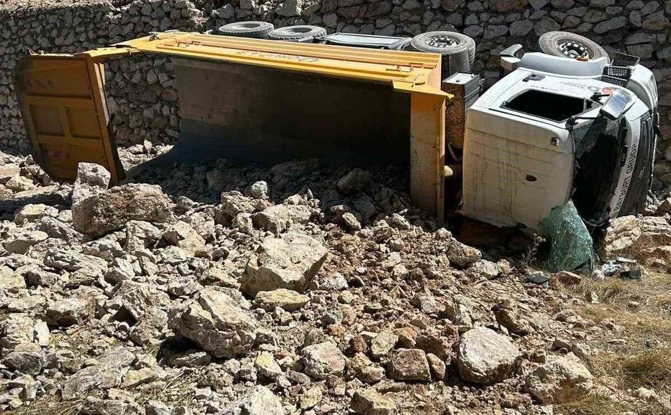 Yol yapımı çalışmasında trafik kazası: 1 ölü