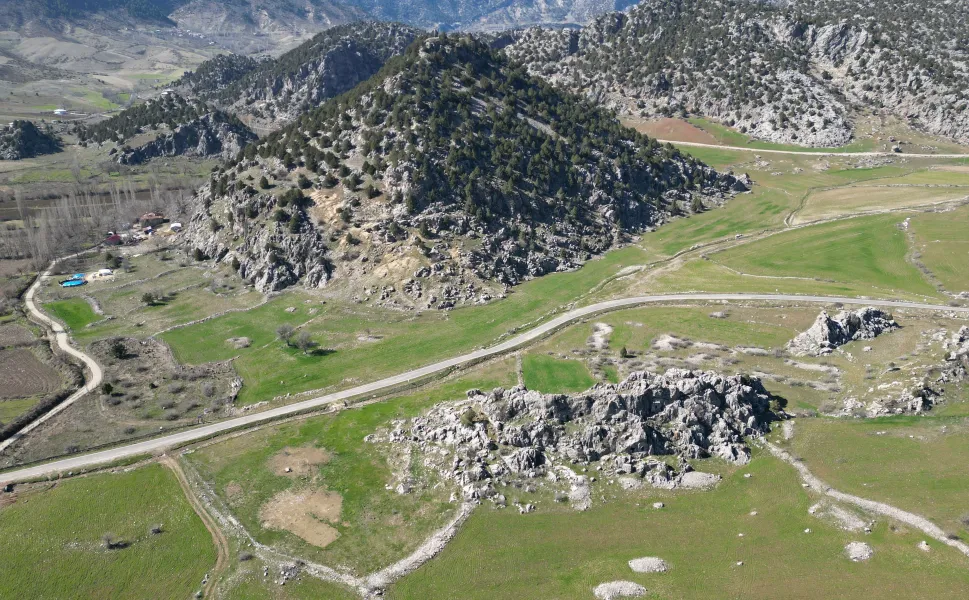 Kahramanmaraş’ta Kayalıkların Üzerinde Yüzyıllardır Ayakta