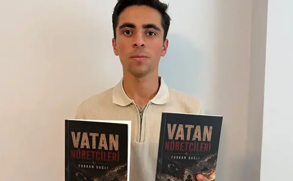 17 yaşındaki depremzede Furkan, ikinci kitabını çıkardı
