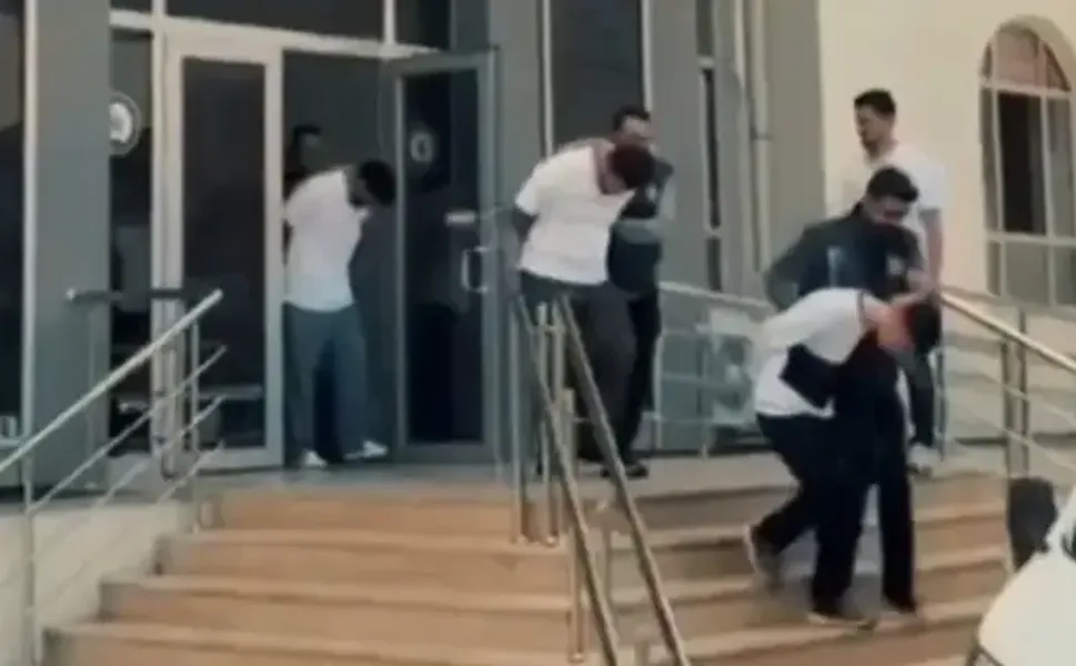 Kendilerini banka personeli olarak tanıtıp 50 milyon lira dolandırdılar