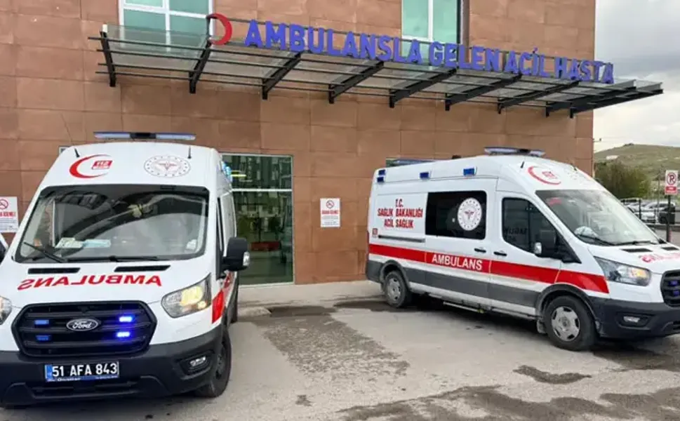 Aynı firmadan alınan yemekten yiyen 2 işletmedeki 41 kişi, hastanelik oldu