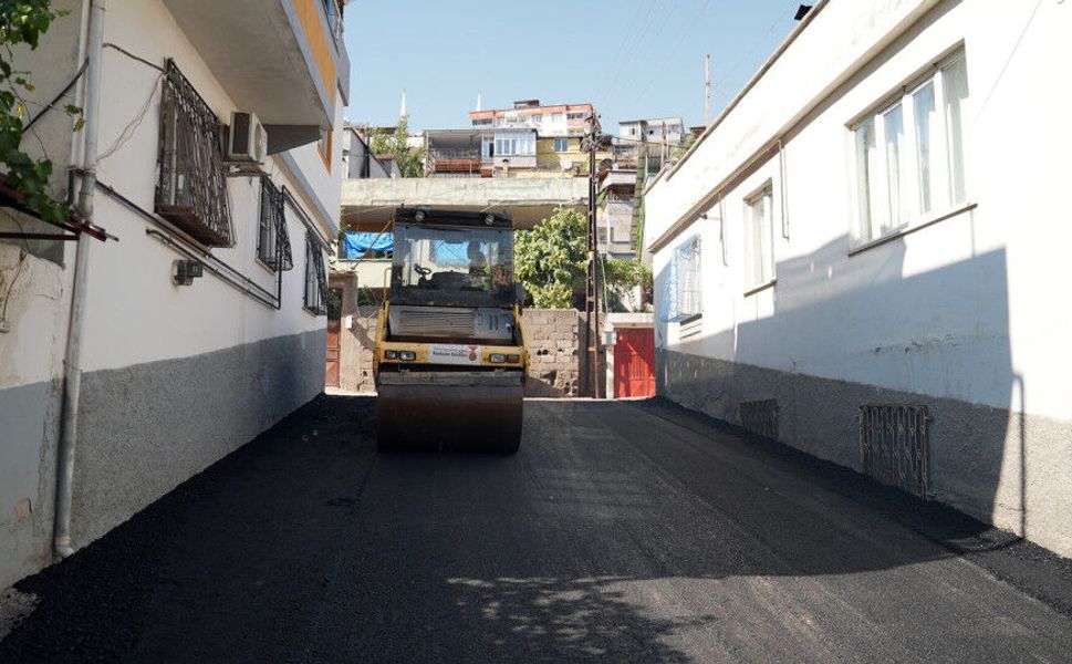 Dulkadiroğlu Aslanbey’de Sıcak Asfalt Çalışmalarında Son Dokunuşlar