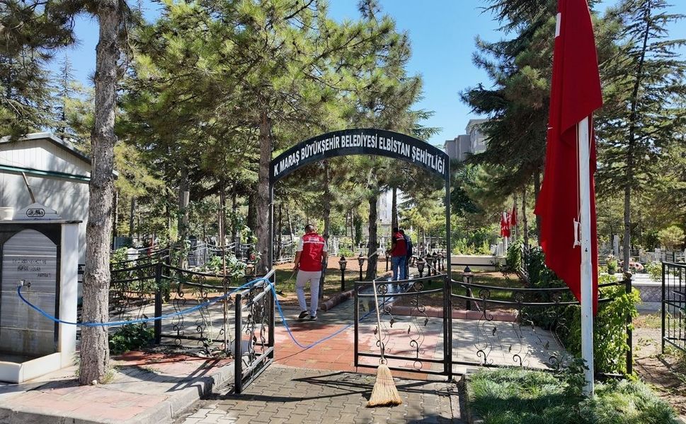 Büyükşehir’den Elbistan’daki Mezarlıklara Titiz Bakım