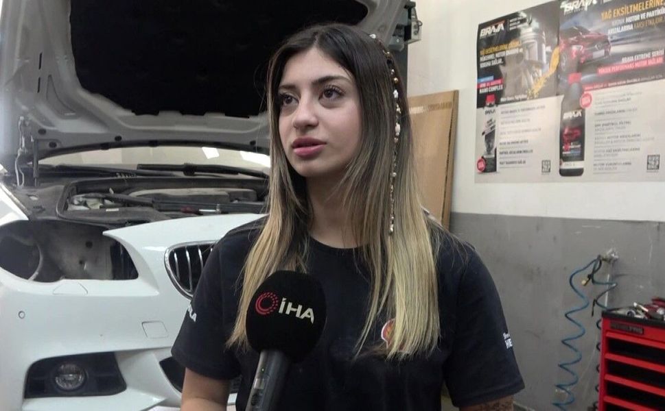 Yapamaz diyenleri utandırdı, tamirhanede ter döküyor