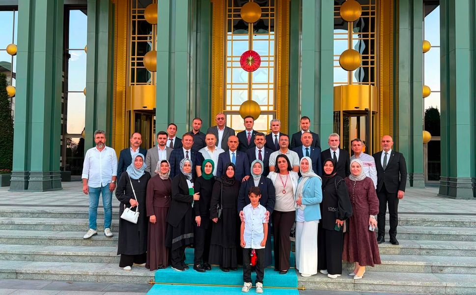 Cumhurbaşkanı Erdoğan, okul saldırısı şehit ailelerini külliyede ağırladı