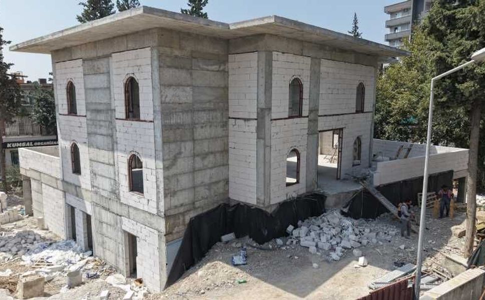 Depremde Hasar Alarak Yıkılan Fatma Gölcü Camii, Hızla Yükseliyor
