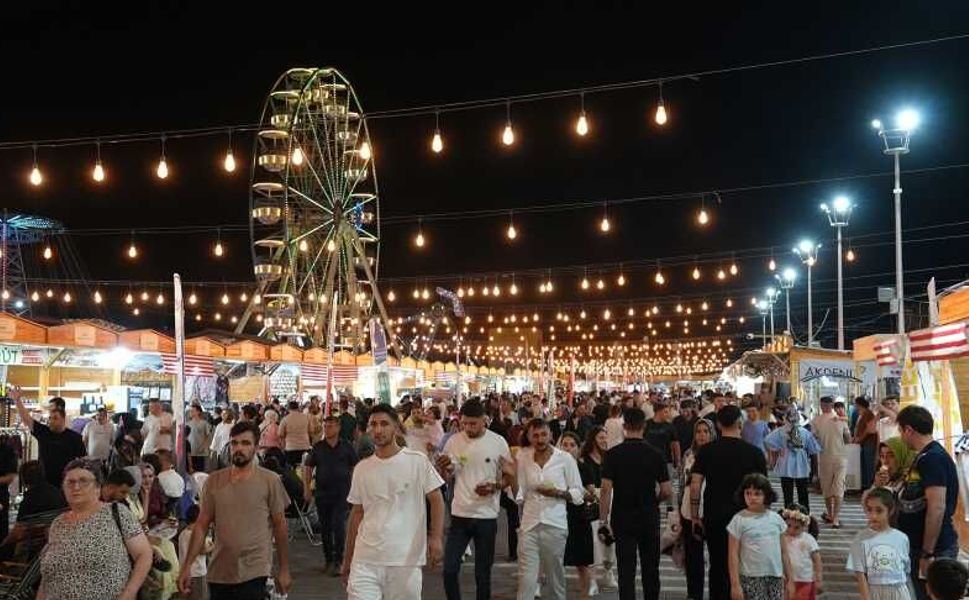 Geleneksel Ağustos Fuarı Esnafın Yüzünü Güldürdü