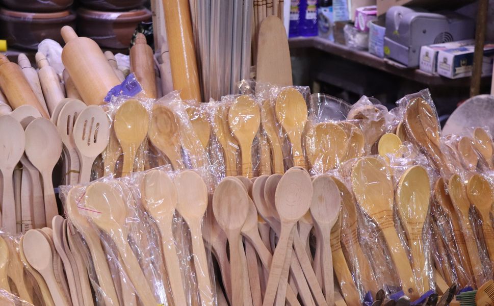 Kahramanmaraş’ta geleneksel oyma kaşıklar 50 TL den satışa sunuluyor