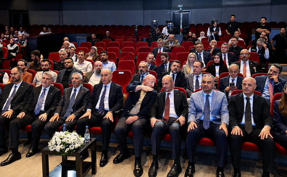 Kahramanmaraş'ta Dirençli Şehirler Zirvesi: Yeniden İnşa ve Afetlere Hazırlık Masaya Yatırıldı