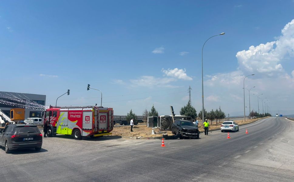 Kahramanmaraş’ta kavşakta meydana gelen kazada 3 kişi yaralandı