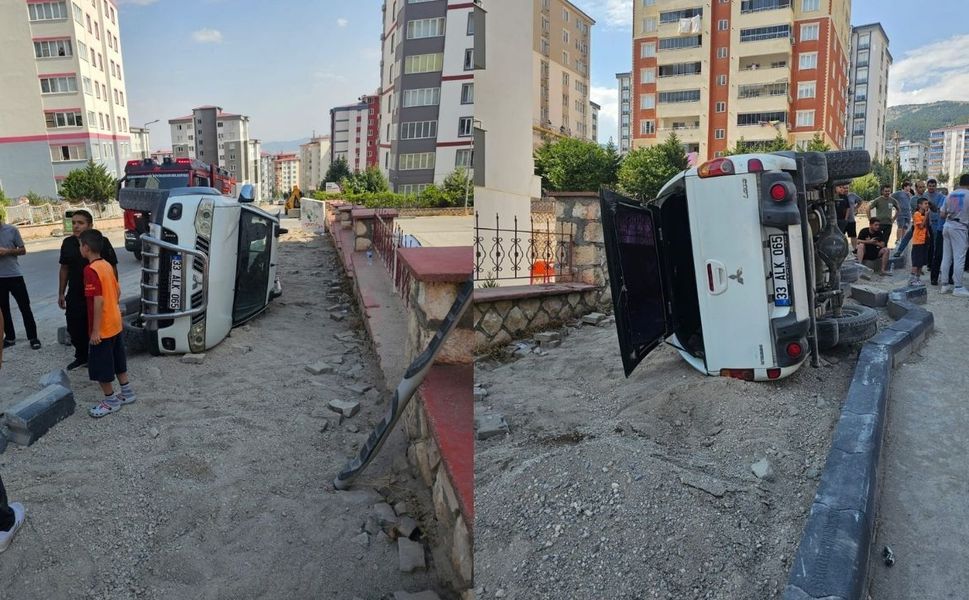 Kahramanmaraş’ta Kaldırıma Çarpan Araç Takla Attı: 2 Yaralı