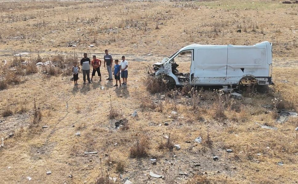 Depremin acı yüzünü yansıtan araç mezarlığından geriye sadece bir minibüs kaldı