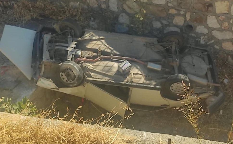 Çaldıkları otomobille dereye uçtular