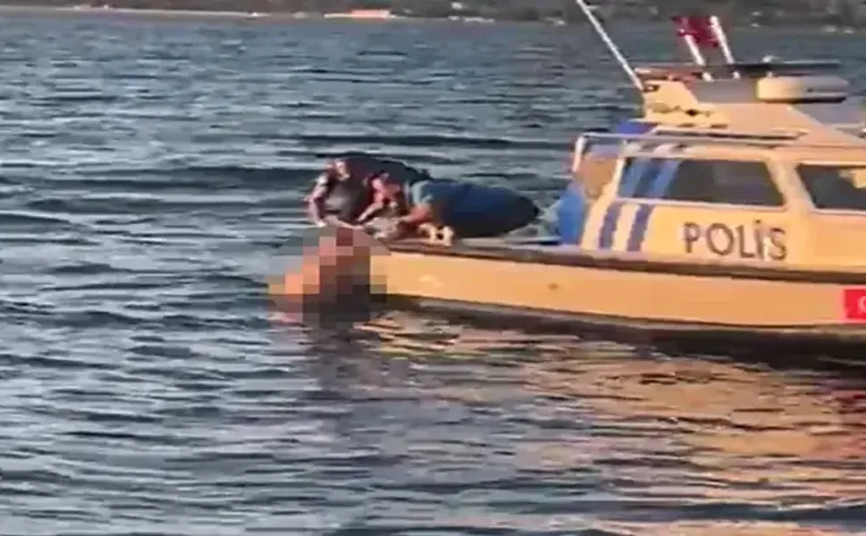 Emekli polis memuru denizde ölü bulundu