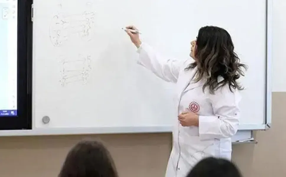 Öğretmen önlüğü standartları belirlendi