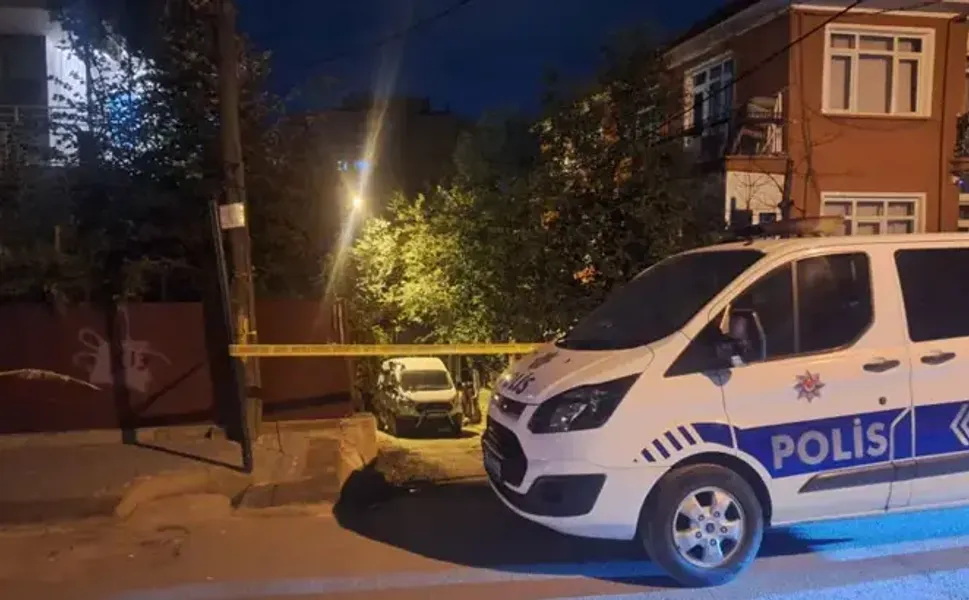 2'si kardeş 3 kişi, bir apartman dairesinde öldürülmüş halde bulundu