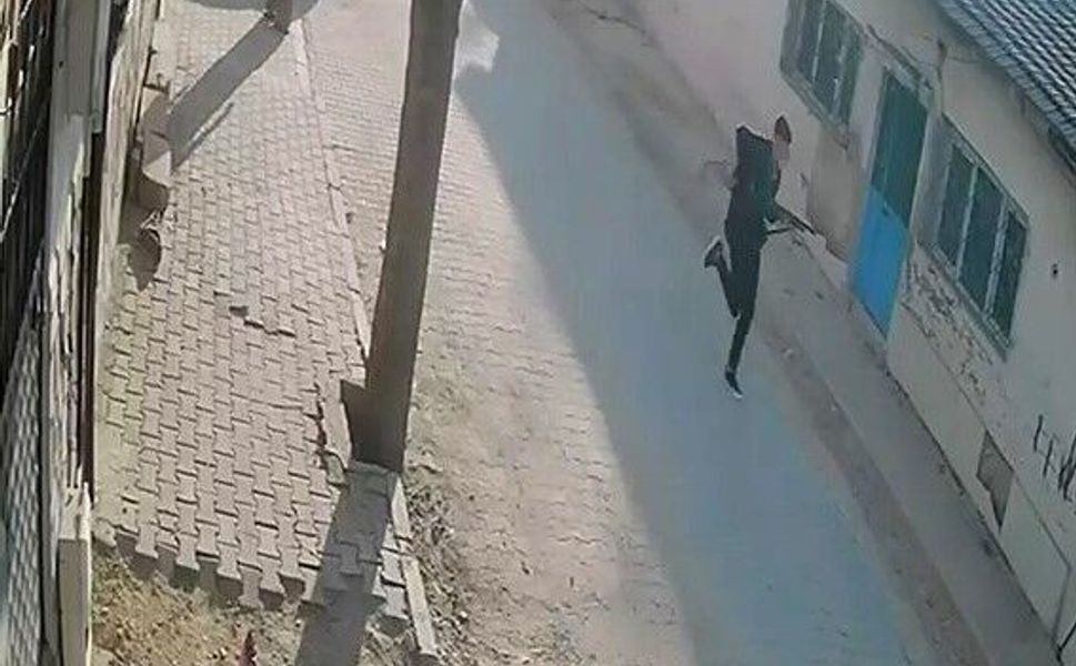 Turgutlu'daki saldırının tanığı: "Saldırgan tüfekle kaçarak sokağa girdi"