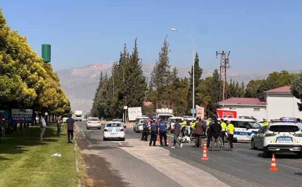 Kahramanmaraş'ta motosiklet polis aracı ile çarpıştı: 2 yaralı