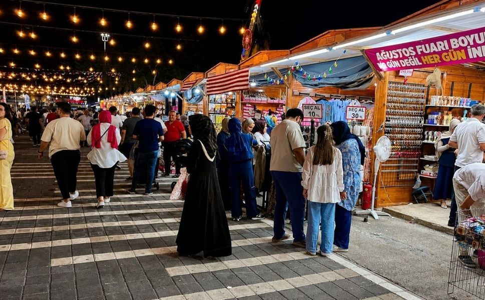 Geleneksel Ağustos Fuarı Esnafın Vitrini Oldu; Vatandaşların Sosyal Hayatına Renk Kattı