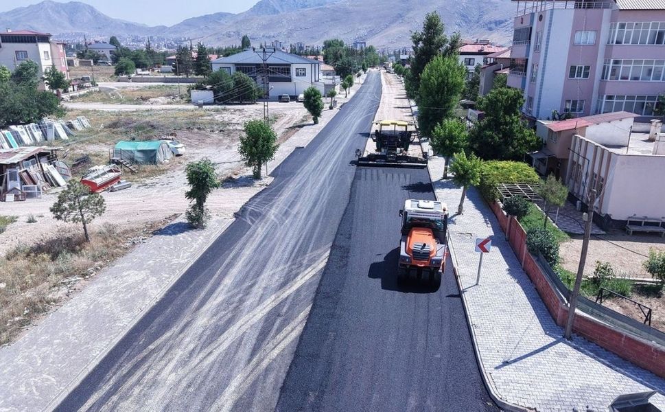 Elbistan’da Büyükşehir’in Asfalt Çalışmalarına Esnaf ve Vatandaştan Tam Not